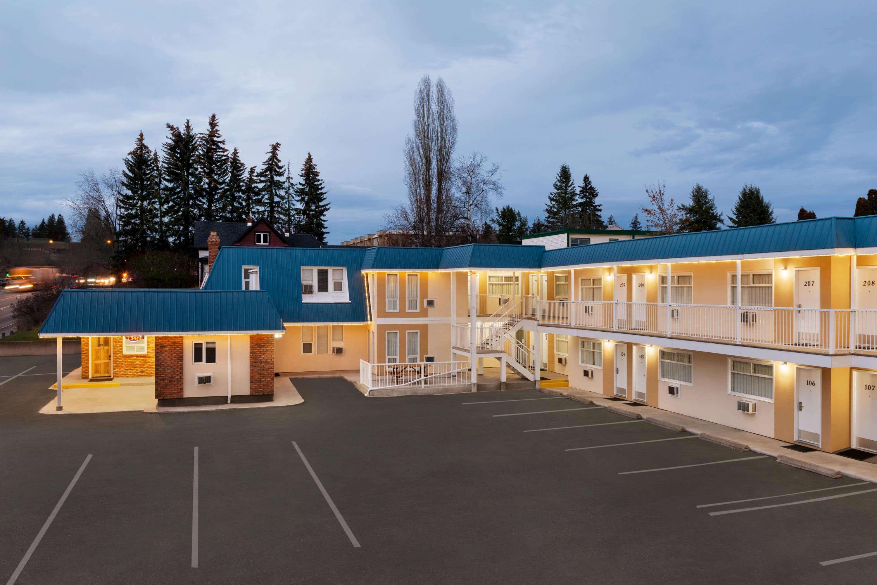 Travelodge By Wyndham Quesnel Bc Exterior photo